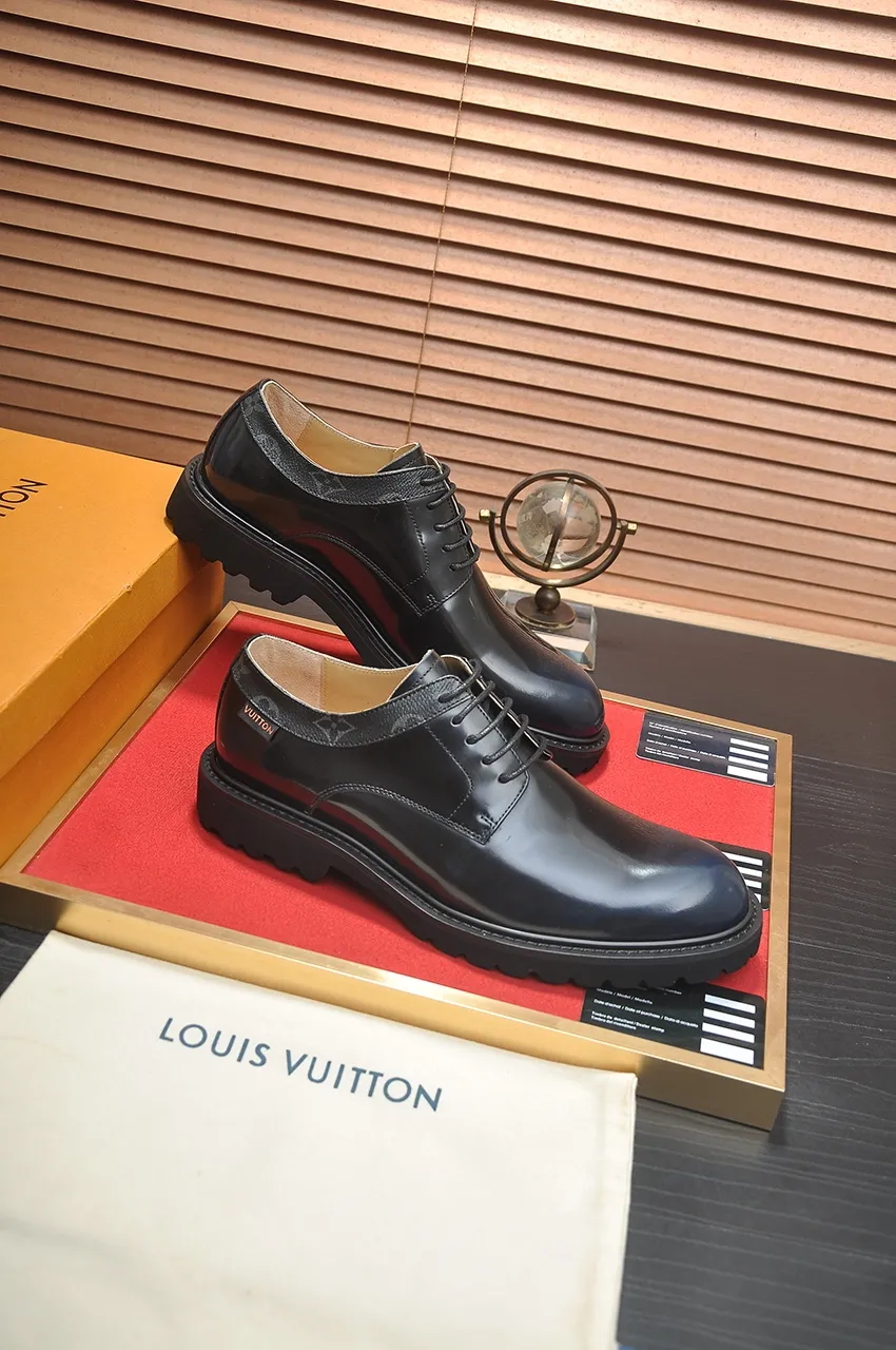 Men's men's shoes 💰560💶 [LV] (original single cowhide lining) 🍀LV's latest genuine leather business suit shoes are launched simultaneously on the official website. The first-layer cowhide imported from Italy is made of heavy gold, 💥1:1 rubber outsole from the official website. Versatile to wear, high-end without losing class, and the color combination is extraordinary. This four-season style is alluring when worn on your feet, showing off your big-name flair. Standard code 38-44 (45 customized)